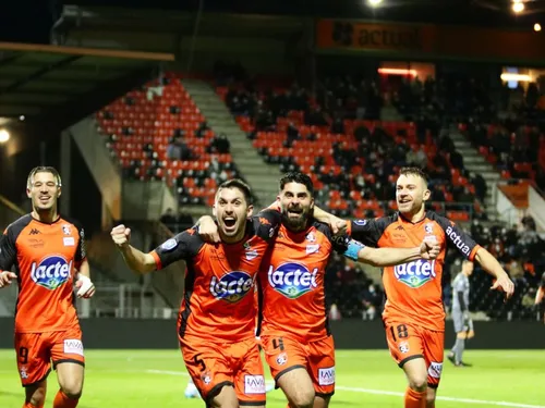 Stade lavallois : Laval assure l’essentiel et prend la tête du...